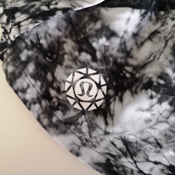 NWT LULULEMON SEAWHEEZE Black White Print Speed Up LR 2.5"Lined Shorts 10 - Picture 6 of 8